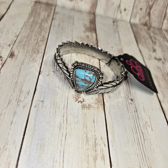 This listing is for a Paparazzi Simply Santa Fe 4-Piece Fashion Fix jewelry set - Picture 5 of 6